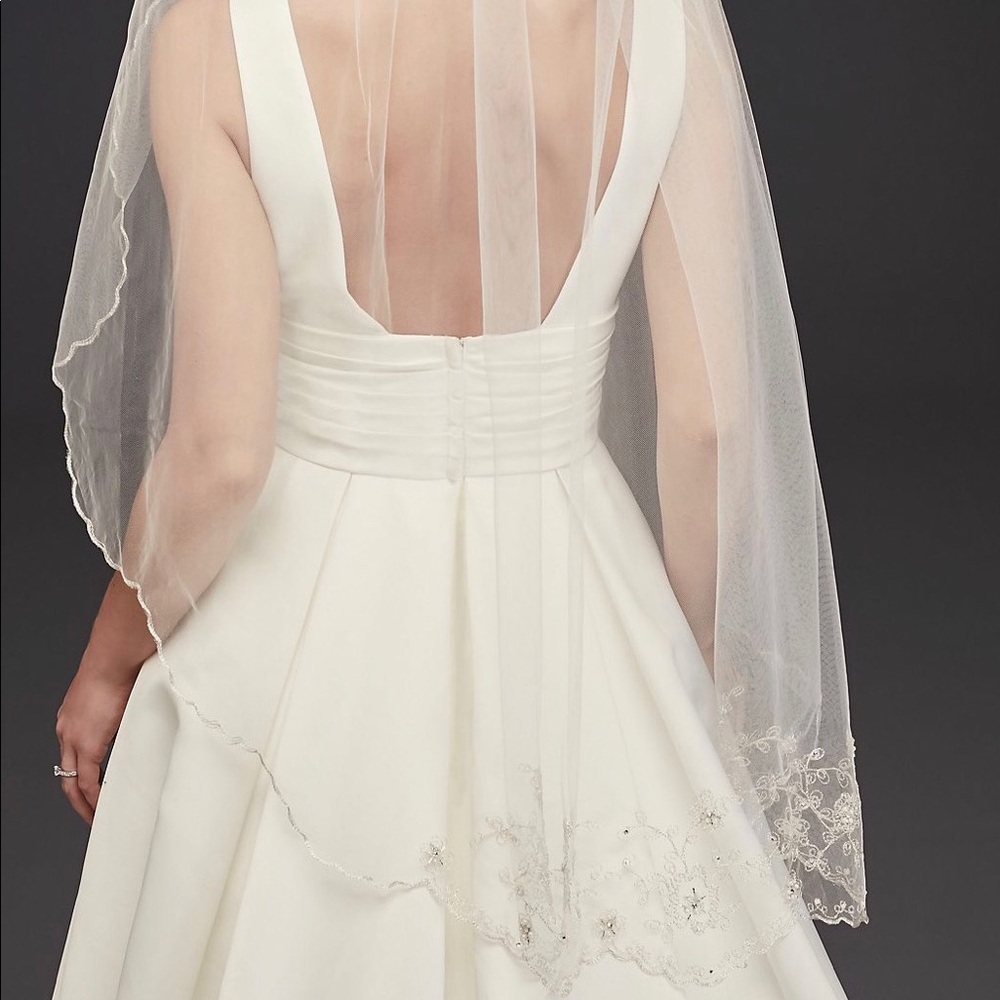 1 Tier finger tip Floral embroidered veil